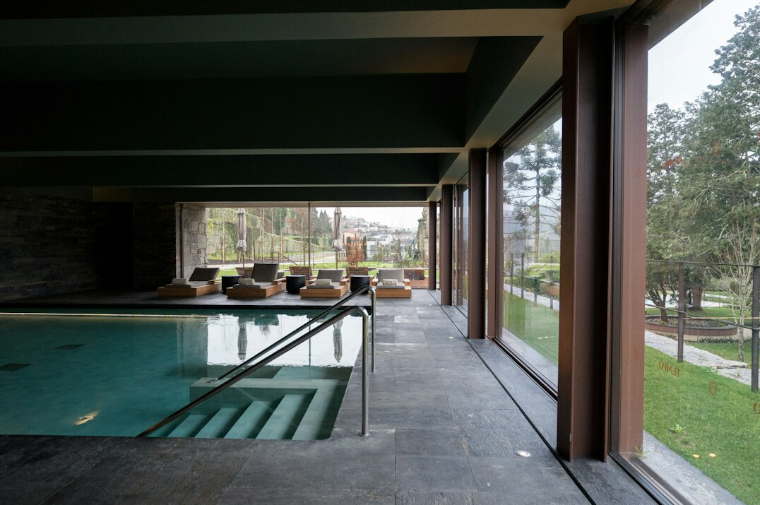 hollywood mansion pool area